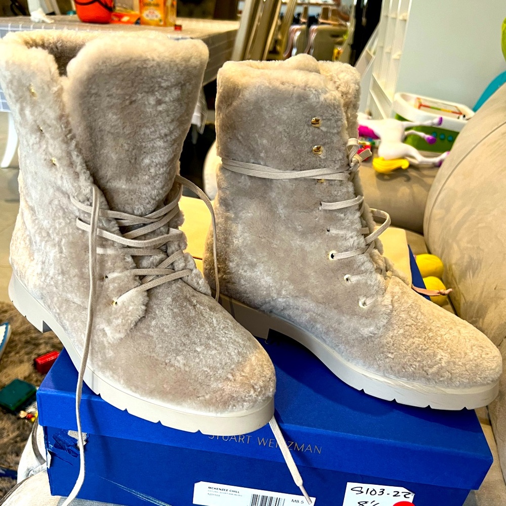 Stuart Weizmann McKenzie Chill Shearling 🥾 Boots